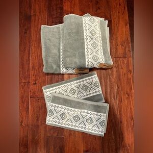 Wrangler Green and White Patterned Bath and Hand Towels